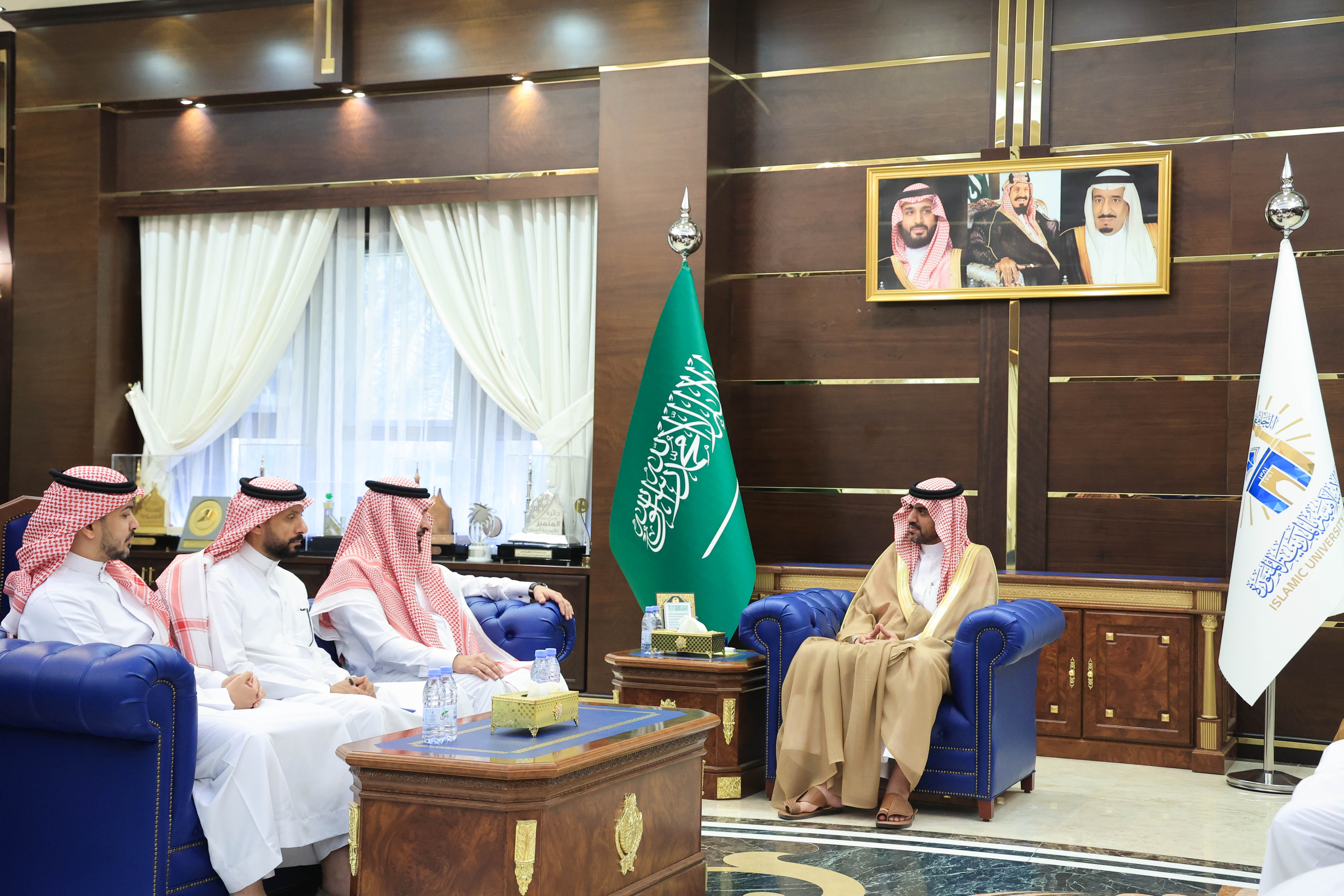 رئيس الجامعة الإسلامية د. صالح بن علي العقلا، يستقبل مدير عام فرع وزارة البيئة والمياه والزراعة بمنطقة المدينة المنورة م. أيمن محمد السيد.